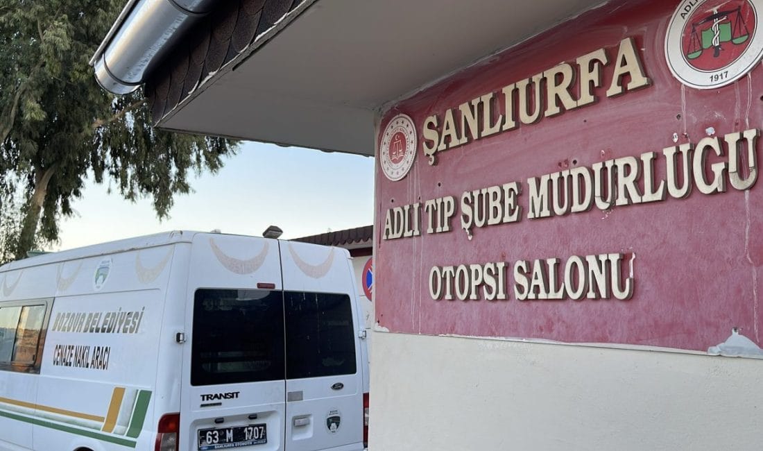 Şanlıurfa’da Feci İş Kazası: Elektrik Akımına Kapılan Boya Ustası Hayatını Kaybetti Şanlıurfa'da ev boyadığı esnada elindeki fırçanın metal sapı açık elektrik