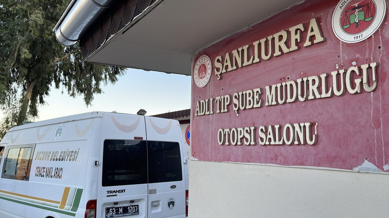 Şanlıurfa'da ev boyadığı esnada elindeki fırçanın metal sapı açık elektrik
