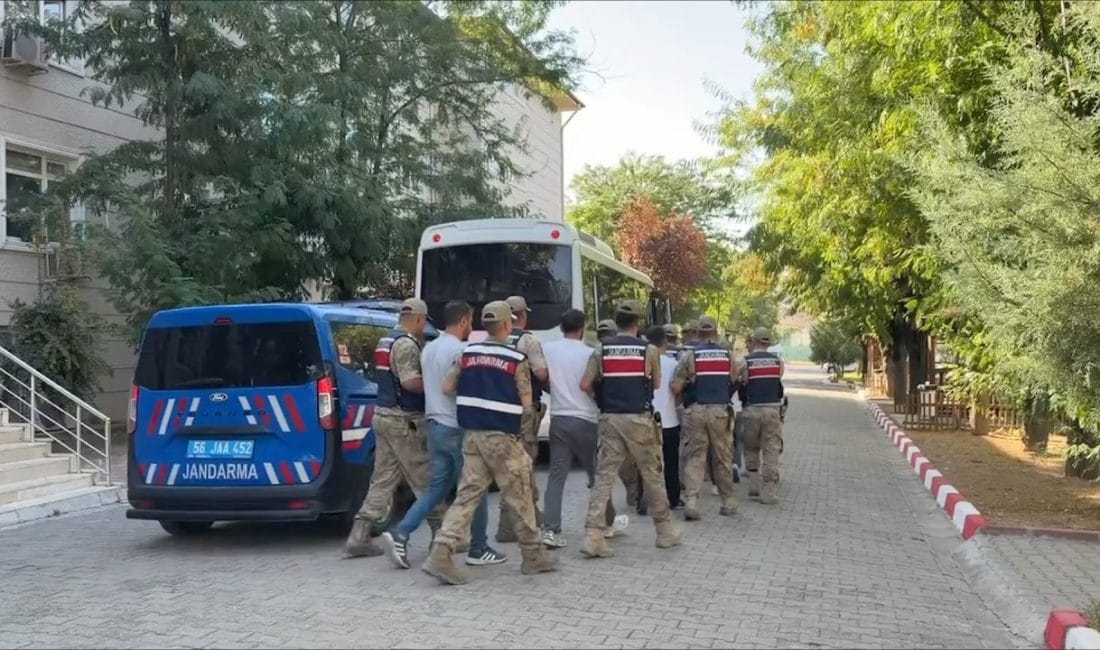 Siirt Merkezli 4 İlde Yasa Dışı Bahis Operasyonu Siirt merkezli 4 ilde gerçekleştirilen 'Sokaklar Güvende' operasyonunda, yasa dışı