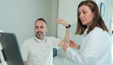 Kolundaki ağrıyı kireçlenme sanan 47 yaşındaki hastanın yapılan tetkiklerinde, dirsekteki