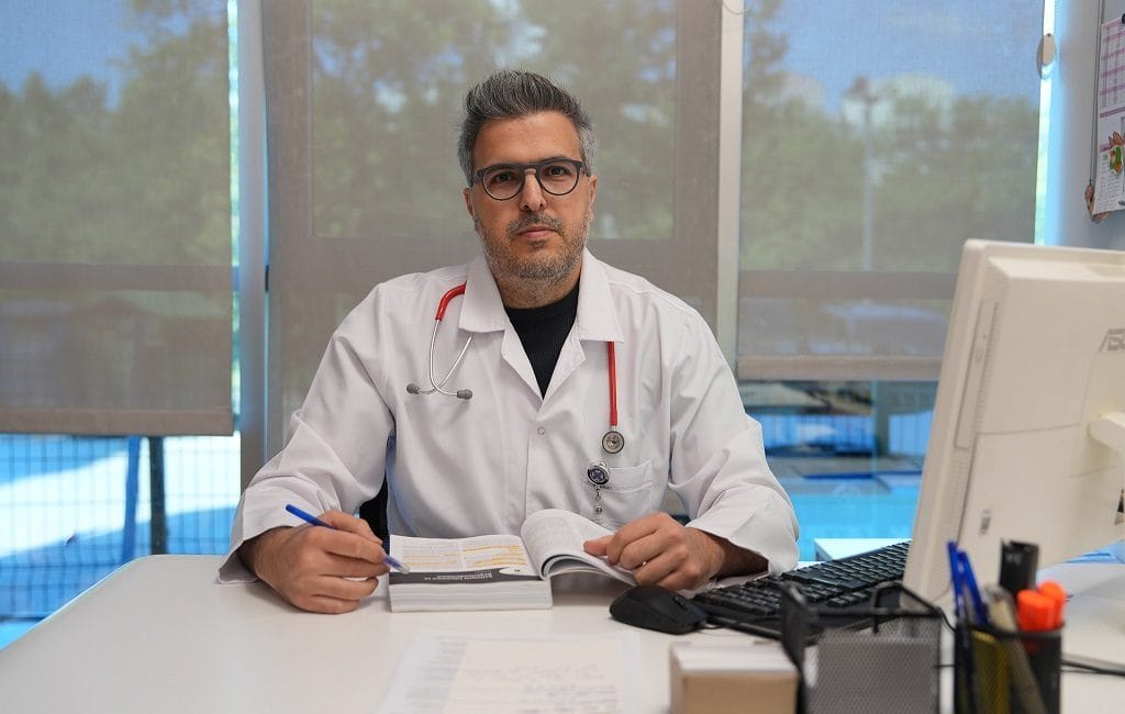 Uzman İsimden Anneler ve Babalara Kritik İkaz! İlk 6 Ayda Sakın İhmal Etmeyin: Kalça Çıkığı ve Gelişim Geriliğinde Hayati Detay Çocuk Sağlığı Uzmanı Uzm. Dr. Murat Koçkar, bebek gelişiminin en