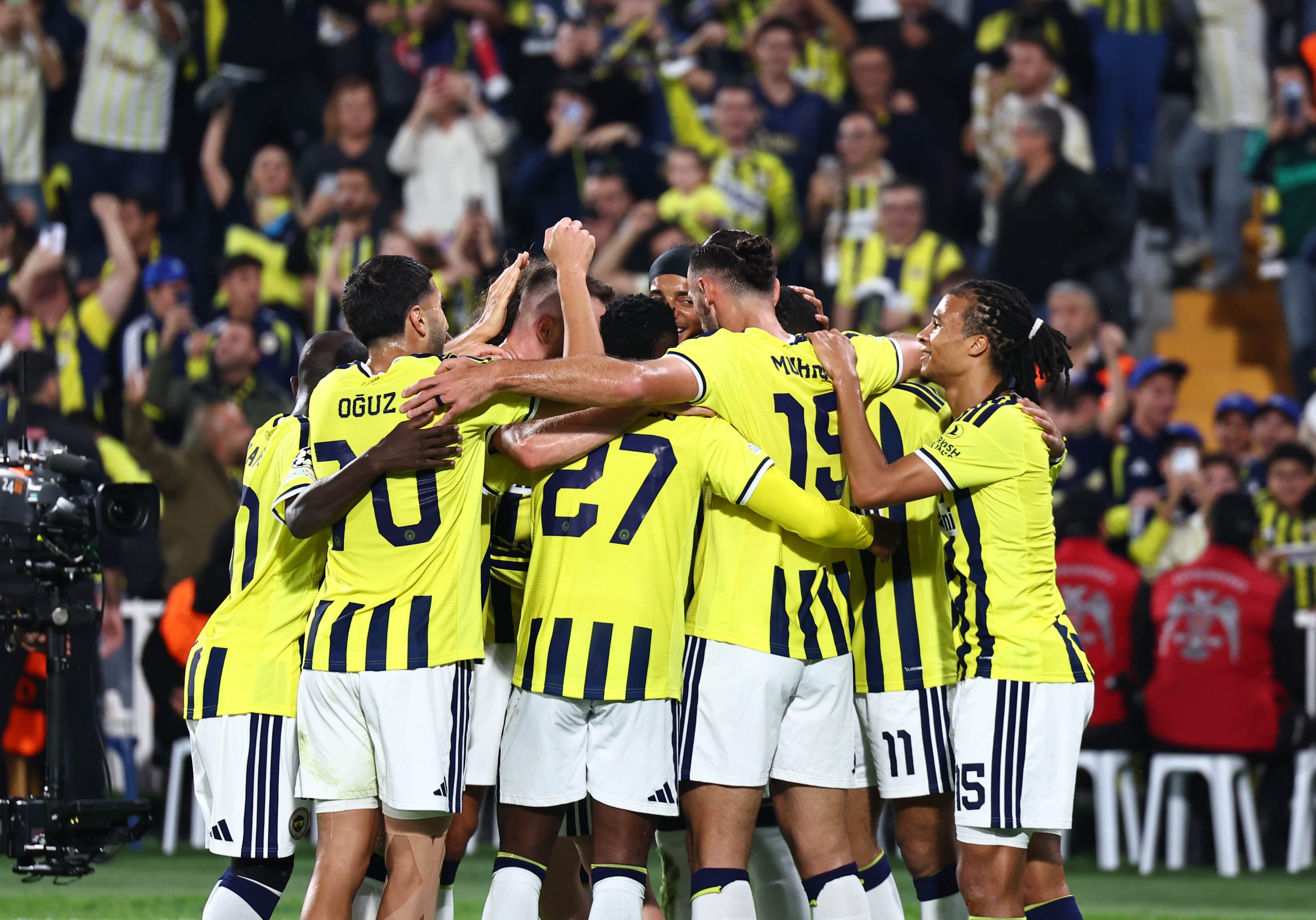 Fenerbahçe, UEFA Şampiyonlar Ligi'nin üçüncü haftasında Slavia Prag karşısında 2-0