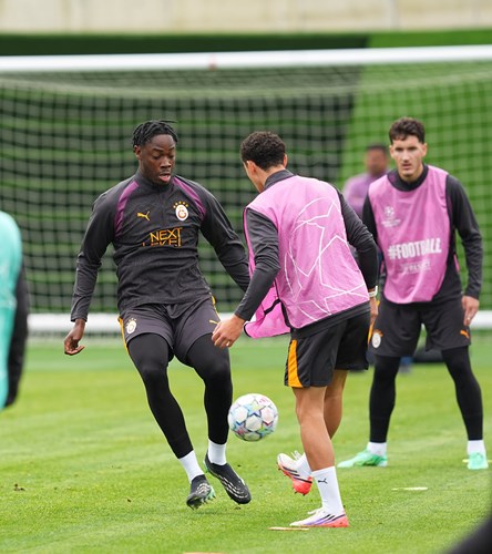 Galatasaray’dan Lille maçı için UEFA’ya başvuru Galatasaray, Fransa'da yaşanan olaylar nedeniyle Lille deplasmanı öncesinde UEFA'dan ek