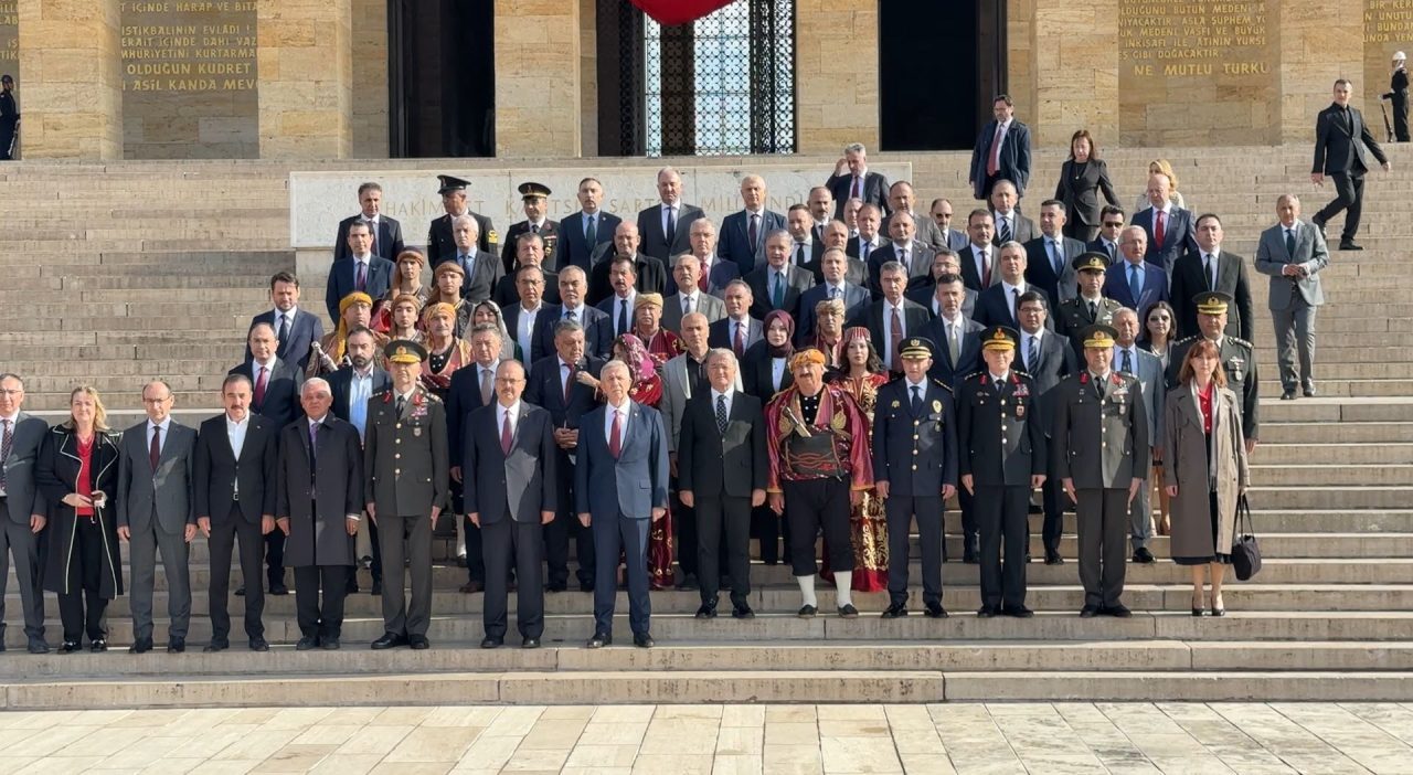 Ankara'nın başkent ilan edilişinin 103'üncü yılında Anıtkabir ve İlk Meclis'te