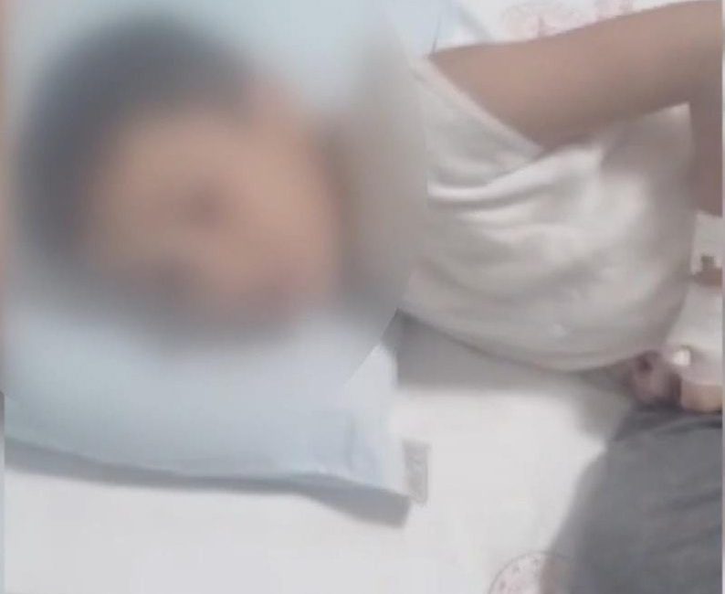 Arnavutköy’de Kan Donduran Olay! Arkadaşları Kolonya Döküp Ateşe Verdi Arnavutköy'de akran zorbalığı dehşete düşürdü: Sırtına kolonya dökülüp ateşe verilen