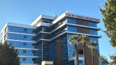 Bayraklı Belediyesi’ne yönelik soruşturmada 48 kişi hakkında gözaltı kararı verilirken,