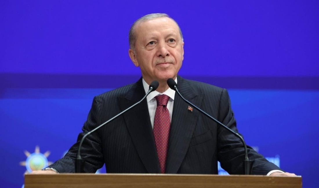 Erdoğan fon sürecinde yeni adımları açıkladı, Cemil Tugay’a rozet taktı Erdoğan, fon piyasalarında yaşanan sorunların ardından yatırımcıların birikimlerinin korunması için