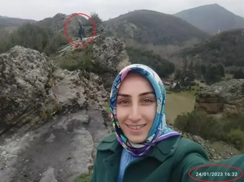 Eşini Kayalıklardan İterek Öldürmüştü: Ağırlaştırılmış Müebbet Cezası Kesinleşti Semiha Sözer'i kayalıklardan iterek öldüren Erdal Sözer'e verilen ağırlaştırılmış müebbet