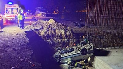 Seyitgazi’de yol çalışması için açılan çukura düşerek ters dönen otomobilde