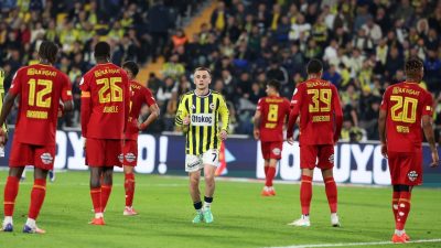 İlk yarıyı önde kapatan Fenerbahçe, Göztepe’nin ikinci yarıda bulduğu iki
