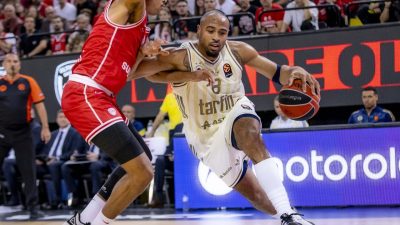 Fenerbahçe Tarfin, ilk çeyreğini 12 sayı geride tamamladığı Olympiakos deplasmanında