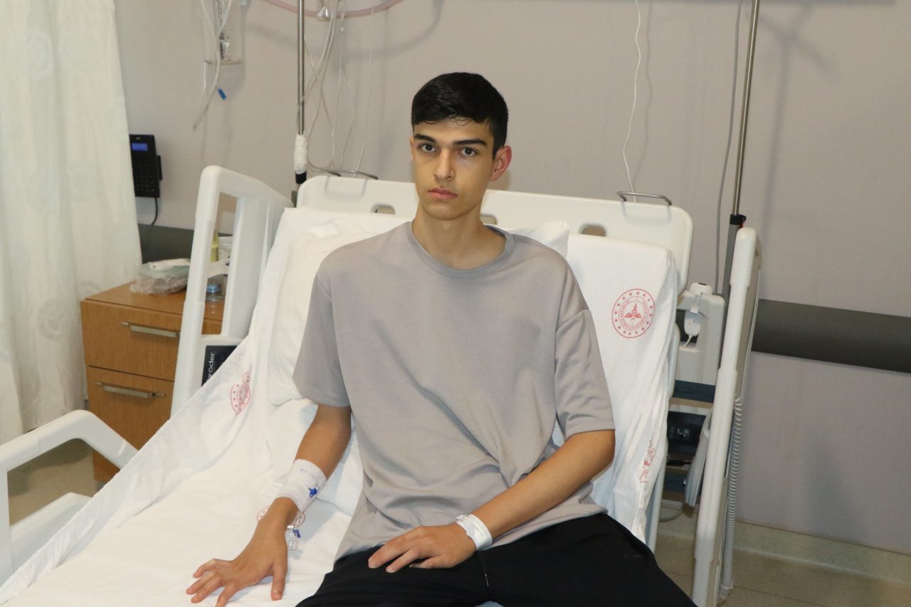 Göğüs ağrısıyla hastaneye başvuran 17 yaşındaki Selçuk Avcı’nın göğüs kafesindeki