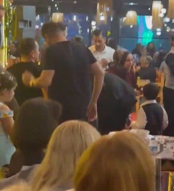 Beylikdüzü’nde şarkı söylerken rahatsızlanan Hakkı Bulut, sağlık ekiplerinin ilk müdahalesinin