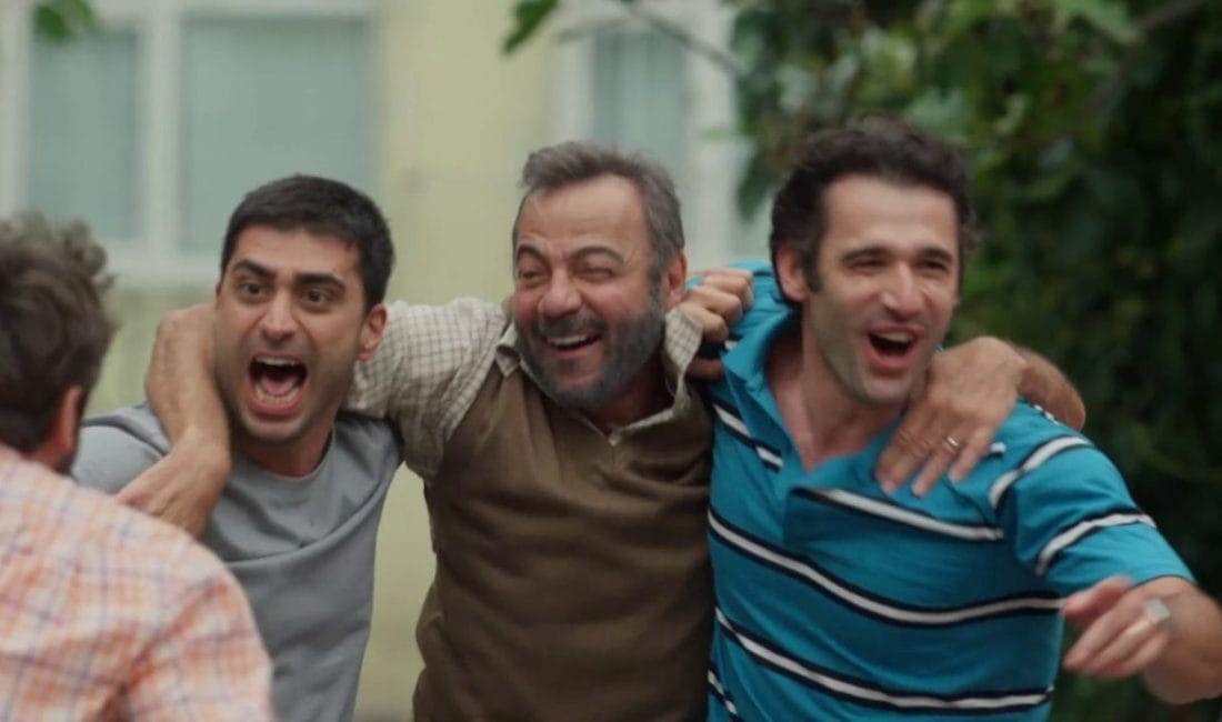 Aziz’in babası ve kardeşleriyle kahkahalar içinde futbol oynadığı görüntüler, ölümünün