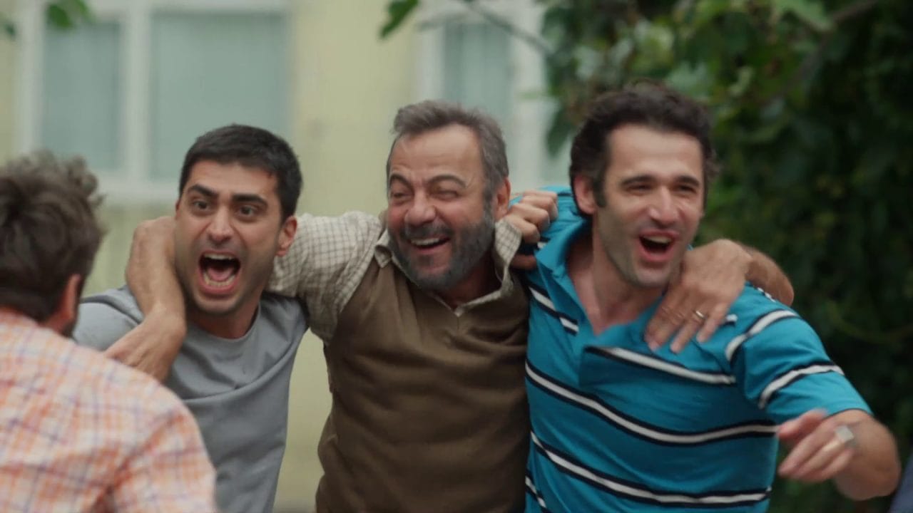 Aziz’in babası ve kardeşleriyle kahkahalar içinde futbol oynadığı görüntüler, ölümünün
