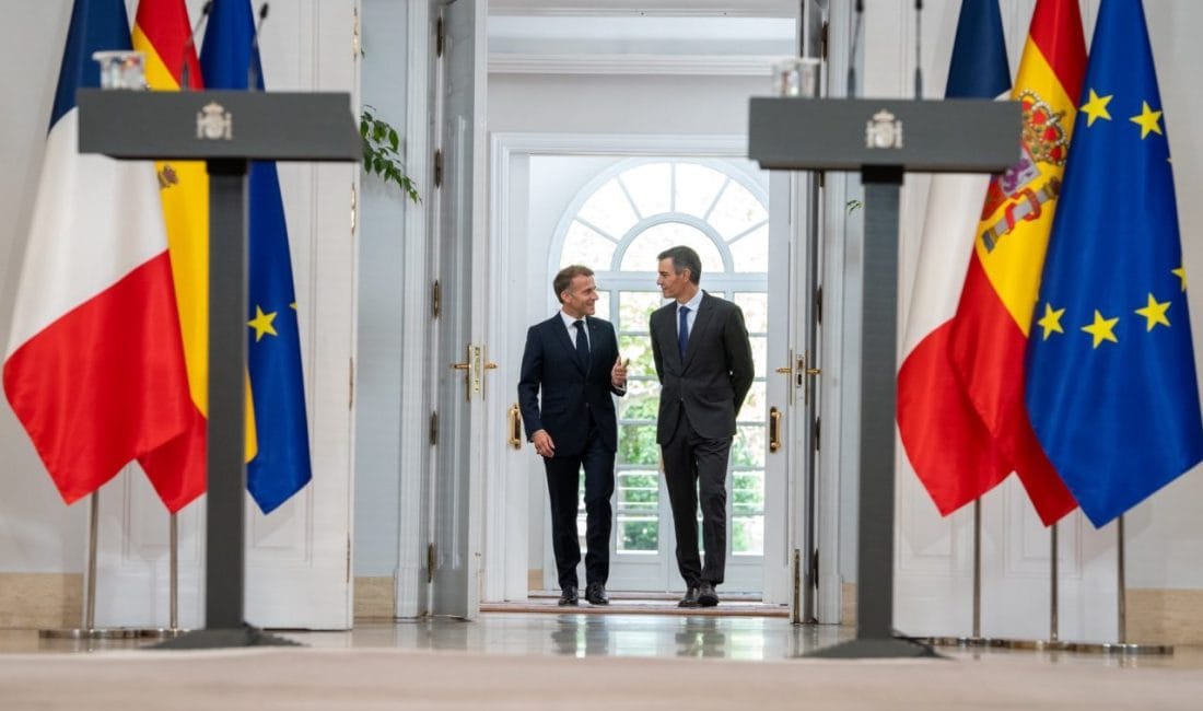 Macron’dan İngiltere’ye AB Çağrısı Macron’un İngiltere’ye verdiği “Tekrar hoş geldiniz” mesajı, Brexit sonrasında Londra-Brüksel