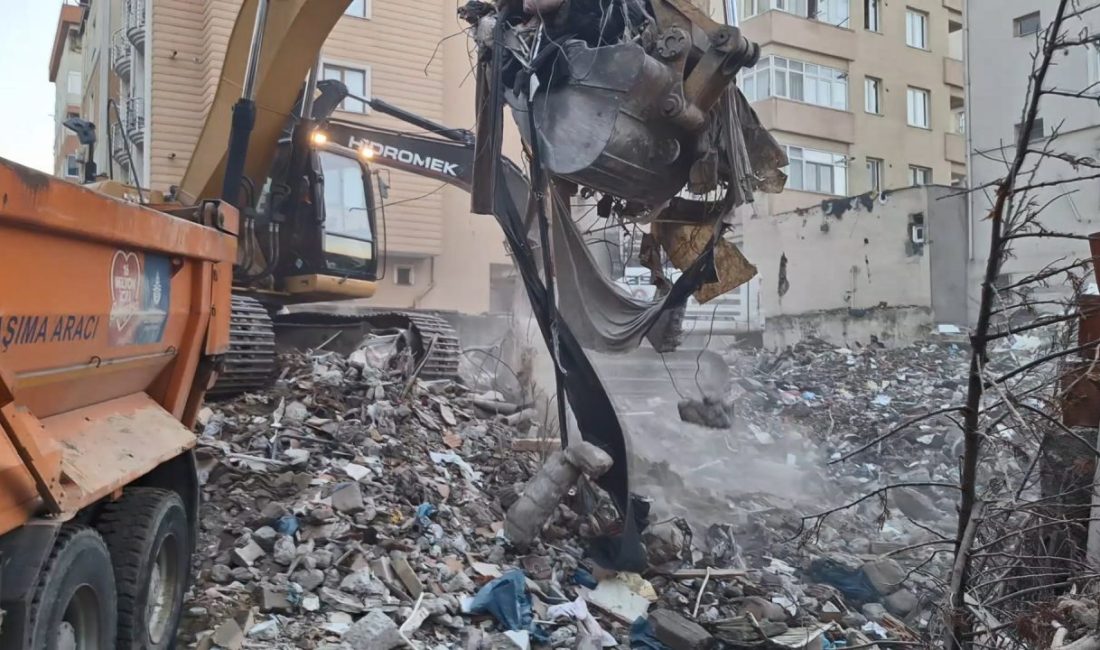 Maltepe’de çöken binada acı bilanço: 5 kişi hayatını kaybetti Maltepe’de çöken binada son 3 kişinin de cansız bedenine ulaşılmasıyla
