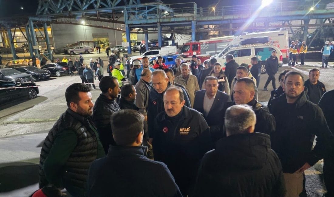 Soma’daki maden göçüğünde acı bilanço: 5 işçi hayatını kaybetti Soma’daki maden göçüğünde 2 işçi hayatını kaybederken, ekipler göçük altında