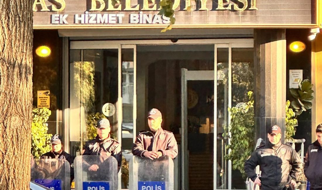 Milas Belediyesi’ne Operasyon: 29 Kişi Gözaltına Alındı Milas Belediyesine yönelik 13 ilde gerçekleştirilen operasyonda Belediye Başkanı Fevzi