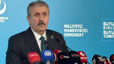 BBP Genel Başkanı Mustafa Destici, Azerbaycan'daki başörtüsü tartışmalarına ilişkin öğrencilerin