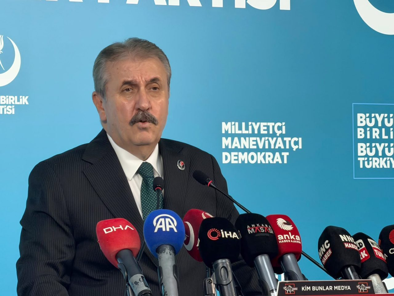 BBP Genel Başkanı Mustafa Destici, Azerbaycan'daki başörtüsü tartışmalarına ilişkin öğrencilerin