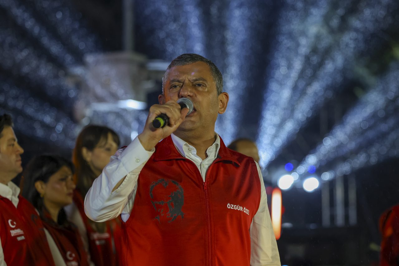 Özgür Özel, Kadıköy’deki Cumhuriyet Bayramı kutlamalarında Cumhuriyet’i 86 milyonun ortak