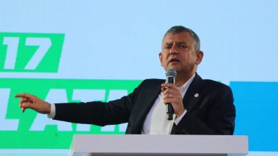 Özgür Özel, Denizli’de farklı siyasi görüşlerden vatandaşlara katılım çağrısı yaparak