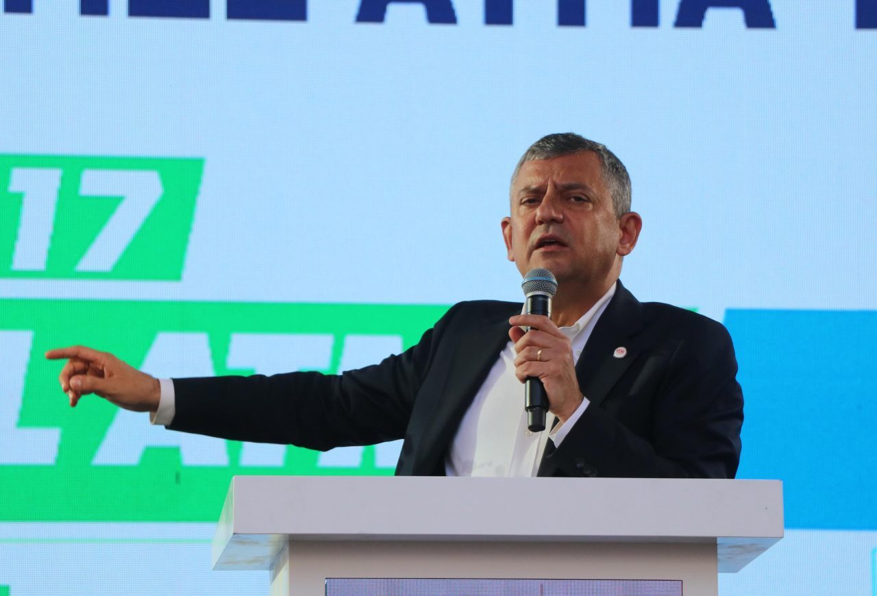 Özgür Özel, Denizli’de farklı siyasi görüşlerden vatandaşlara katılım çağrısı yaparak