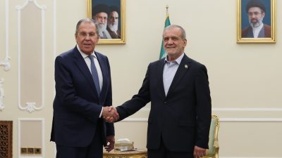 İran Cumhurbaşkanı Mesud Pezeşkiyan, Rusya Dışişleri Bakanı Sergey Lavrov ile