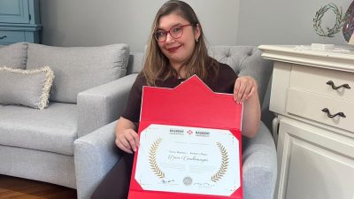 Ankara'da bir yaşında serebral palsi tanısı alan 23 yaşındaki Duru