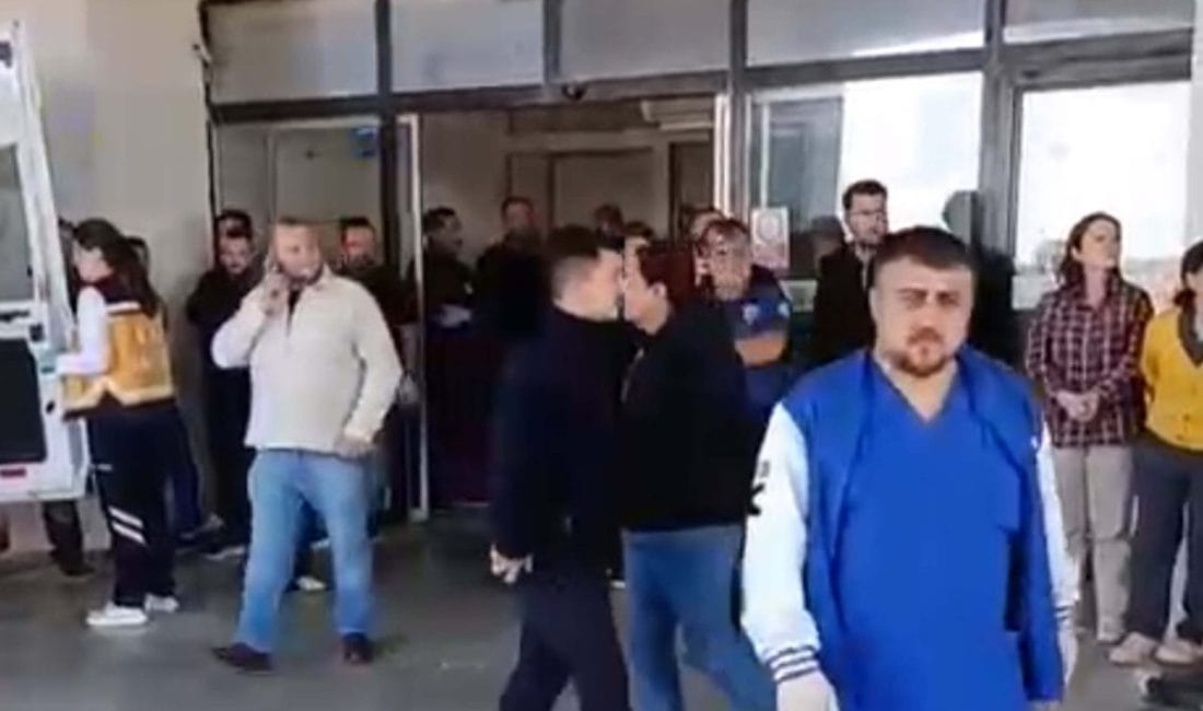 Soma’daki maden göçüğünden acı haber: 1 işçi hayatını kaybetti Soma’daki maden göçüğünde 2 madenci sağ kurtarılırken, Sağlık Bakanı Kemal