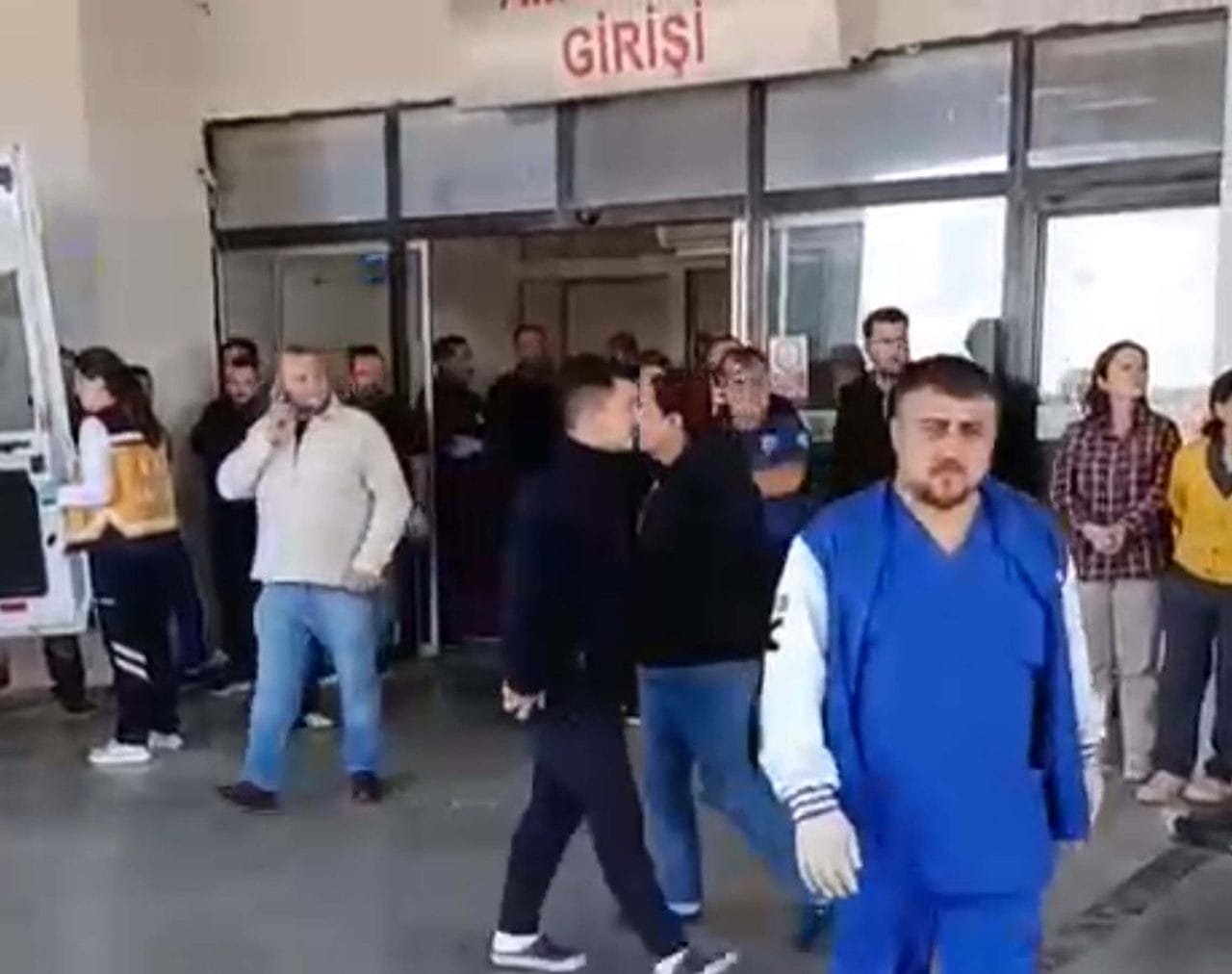 Soma’daki maden göçüğünde 2 madenci sağ kurtarılırken, Sağlık Bakanı Kemal