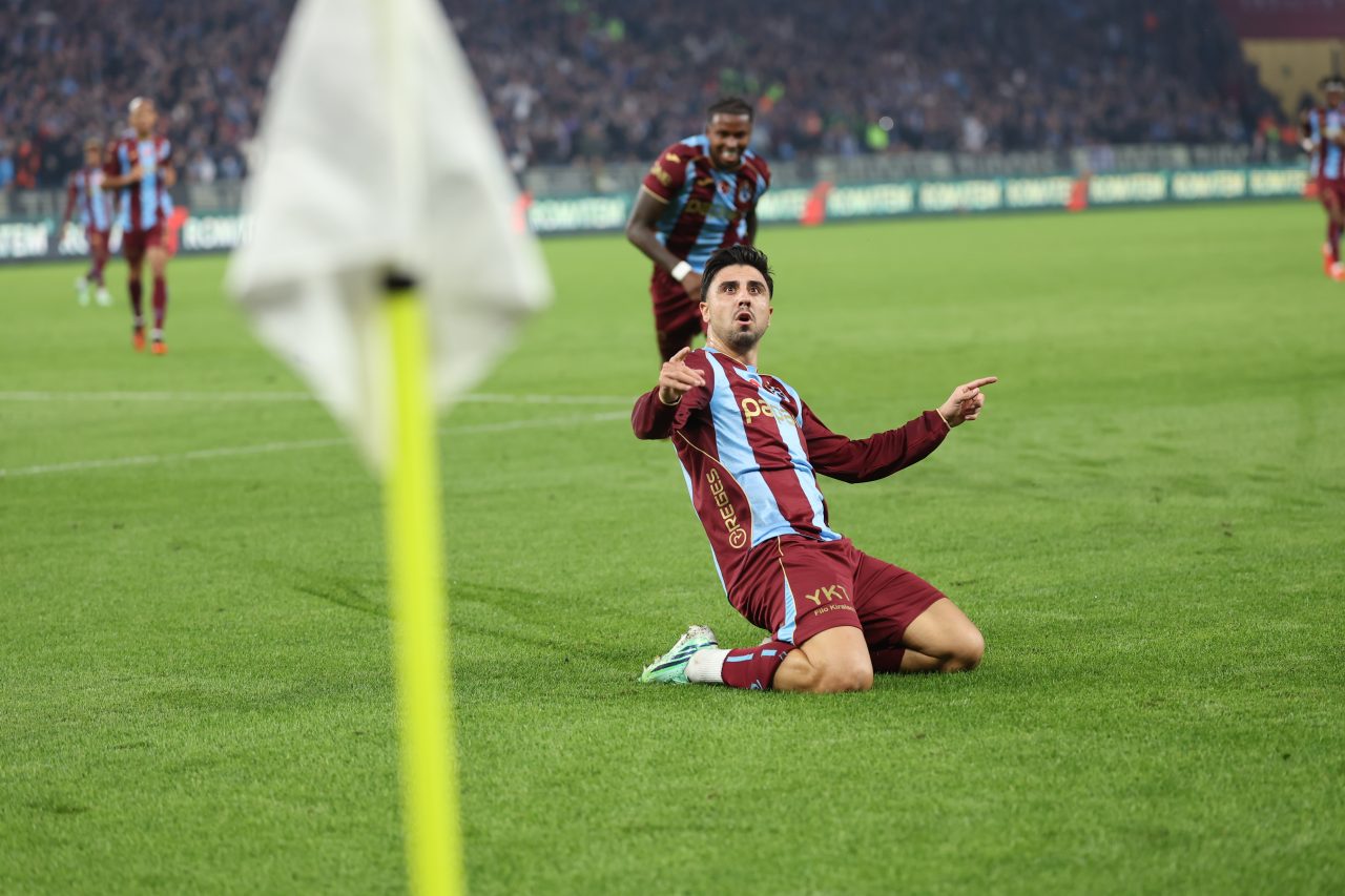 Trabzonspor, Süper Lig'in sekizinci haftasında Beşiktaş'ı sahasında 2-0 mağlup etti.