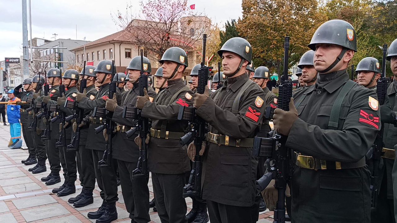 Bursa’da Cumhuriyet Bayramı Coşkusu Çelenk Töreniyle Başladı