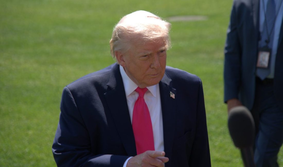 Trump’tan Zelenskiy’e sert çıkış: “Ukrayna’nın yeni bir başkana ihtiyacı var” Rusya ile dizel anlaşması Washington-Kiev hattında krize dönüşürken Trump, Zelenskiy’nin
