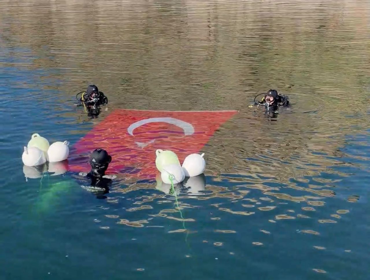 Keban Barajı'nın Derinliklerinde 29 Ekim Coşkusu