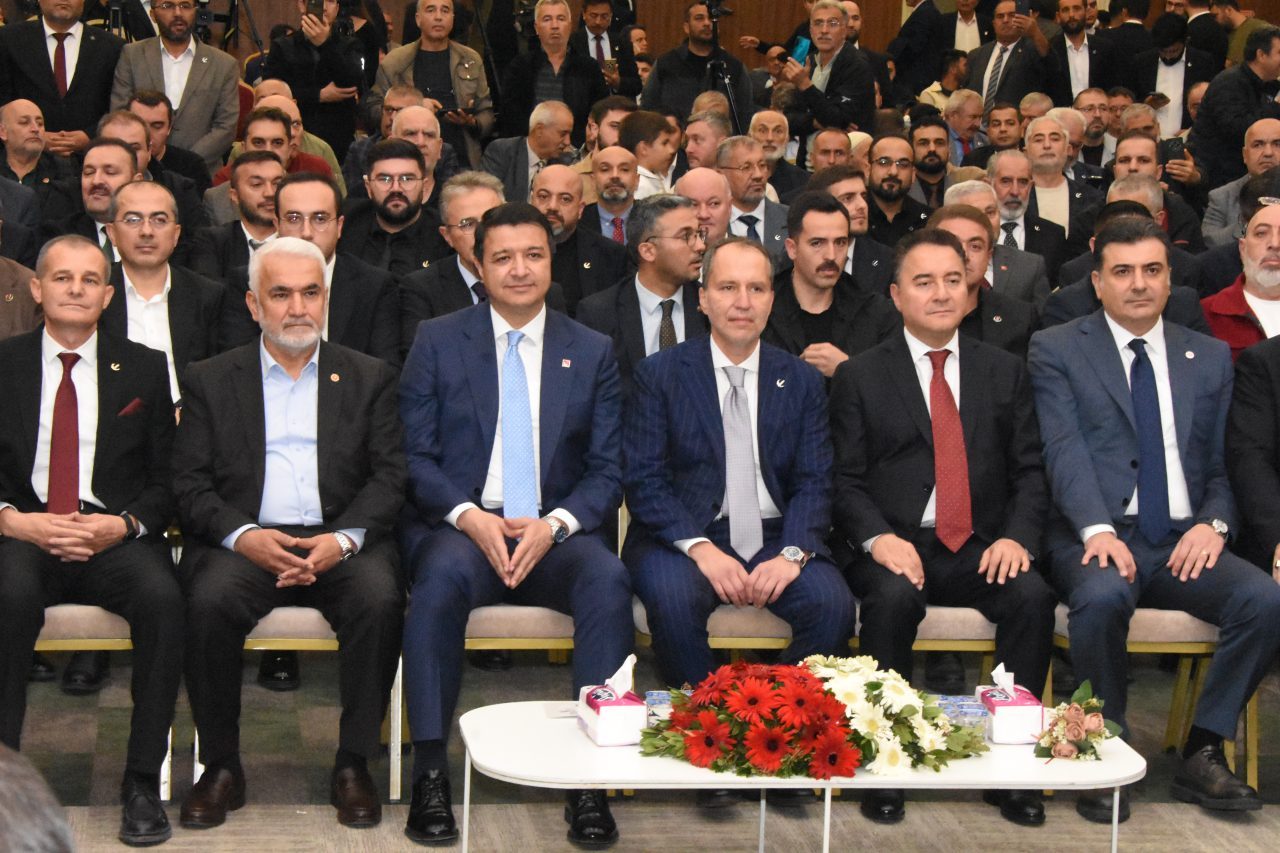 Konya’daki 100’üncü doğum yılı anmasında farklı siyasi partilerin temsilcileri, Necmettin